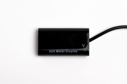 Feszültségmérő (voltmérő) többféle kijelző színnel